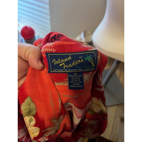 Island Traders Red Tropical Palm Tree Floral Button Up Shirt Women's Size M - Picture 3 of 3